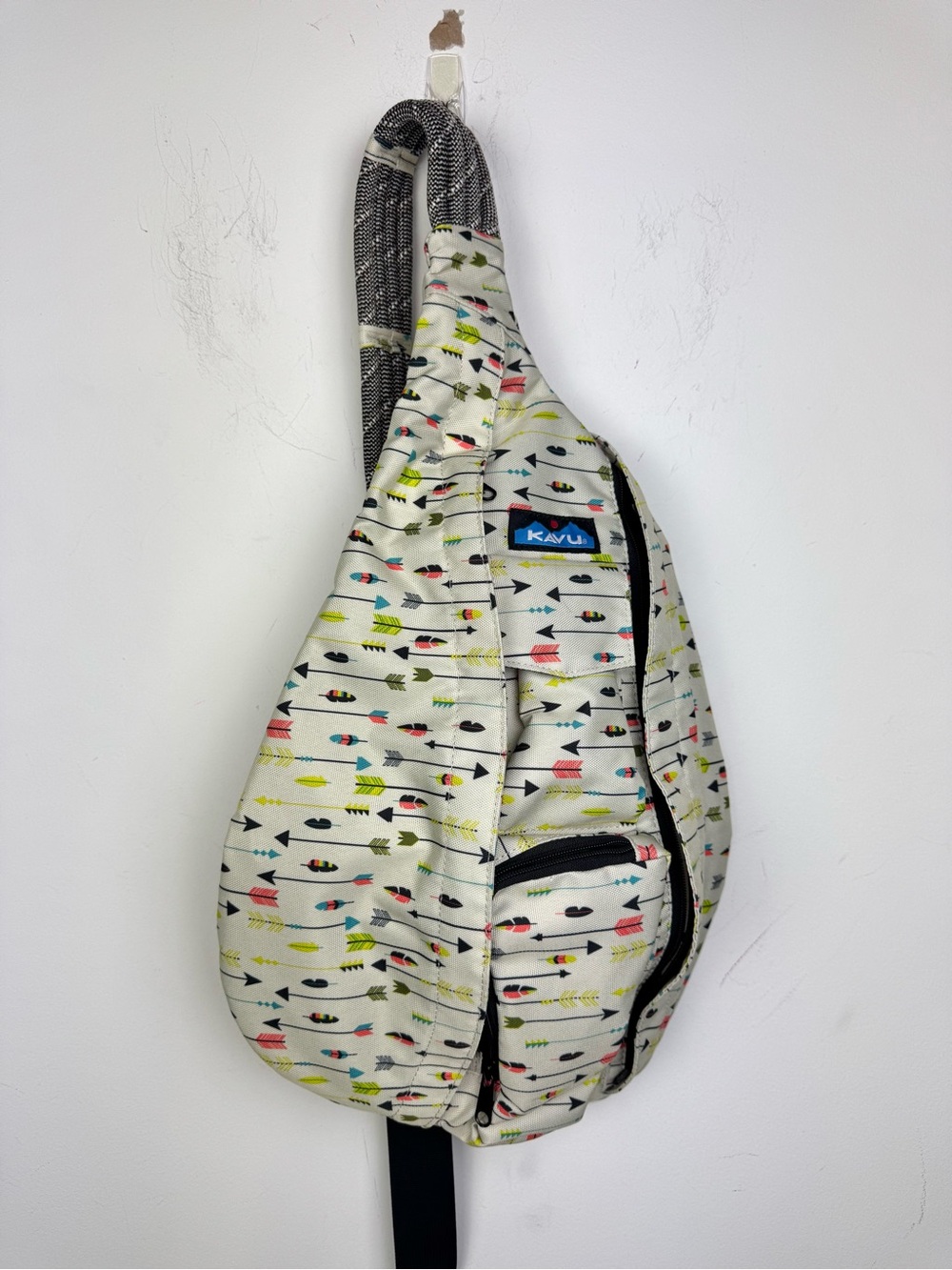 KAVU Original Rope Sling Bag in Arrow Dynamic Pattern NEW